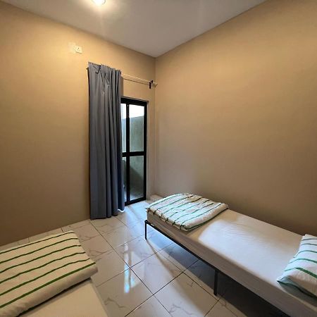 Theatbas Homestay 17 In Seri Iskandar Perak 3 Bedroom Bota Экстерьер фото