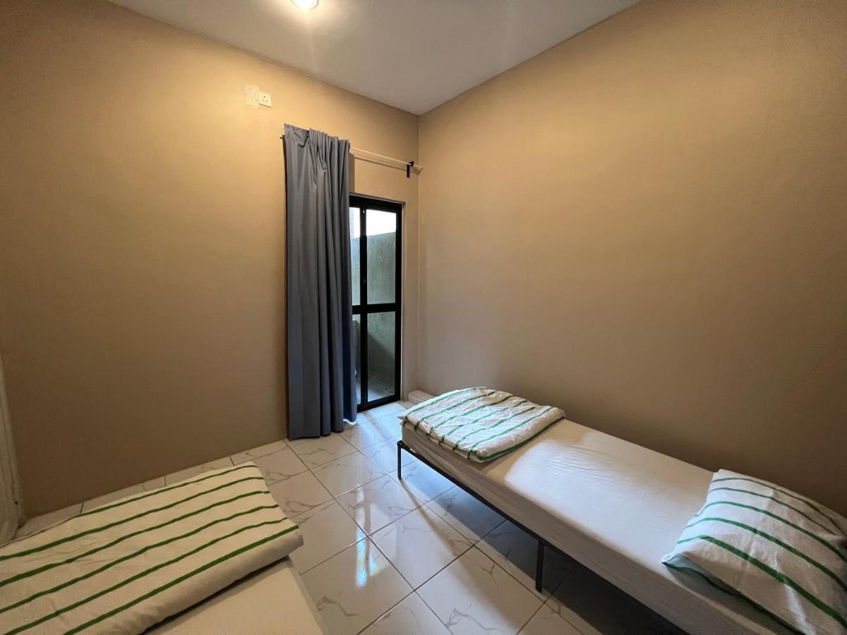 Theatbas Homestay 17 In Seri Iskandar Perak 3 Bedroom Bota Экстерьер фото