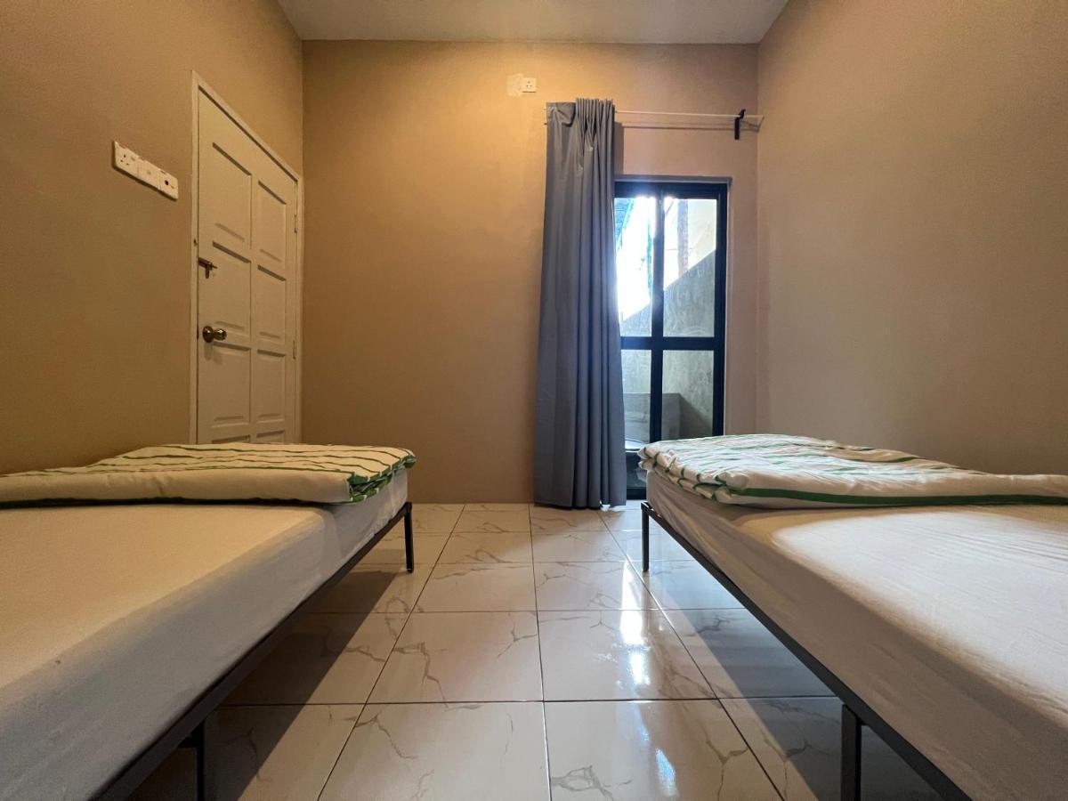 Theatbas Homestay 17 In Seri Iskandar Perak 3 Bedroom Bota Экстерьер фото