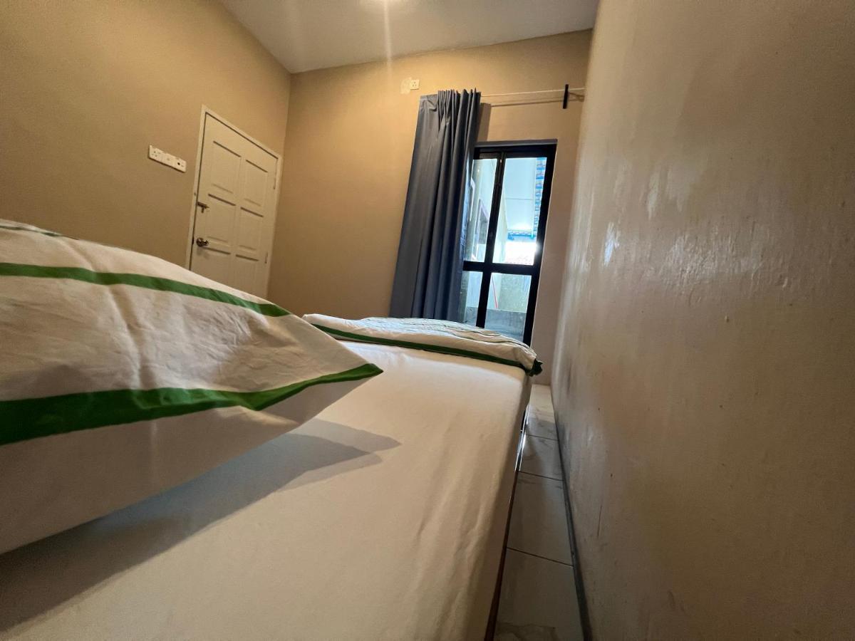 Theatbas Homestay 17 In Seri Iskandar Perak 3 Bedroom Bota Экстерьер фото
