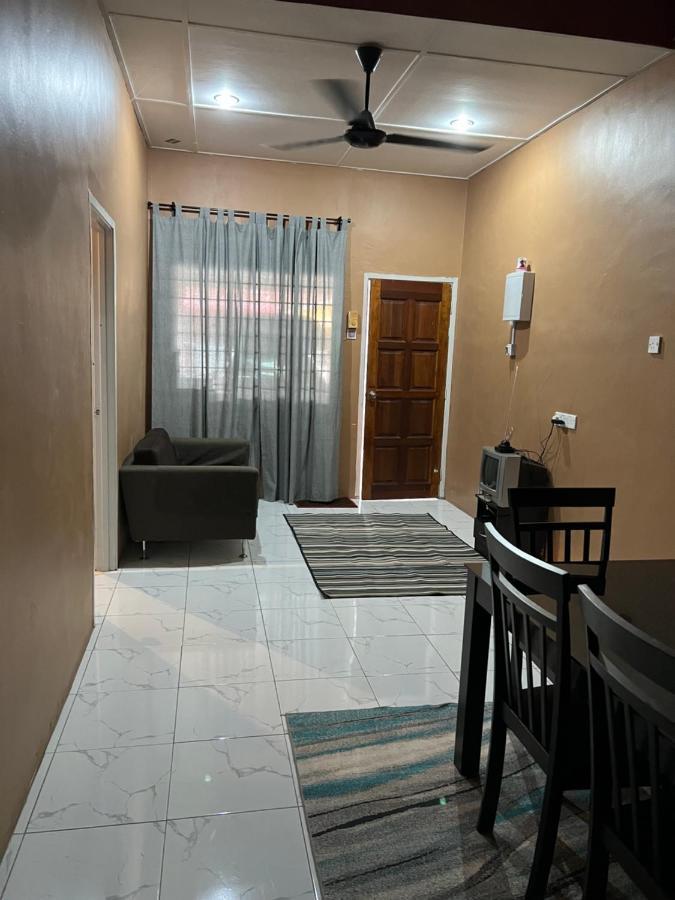 Theatbas Homestay 17 In Seri Iskandar Perak 3 Bedroom Bota Экстерьер фото
