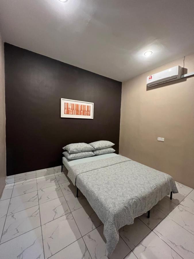 Theatbas Homestay 17 In Seri Iskandar Perak 3 Bedroom Bota Экстерьер фото